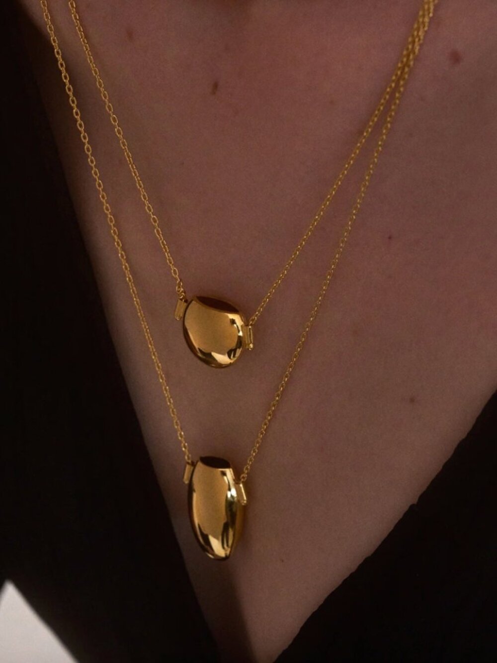 Lady Grey Vase Necklace